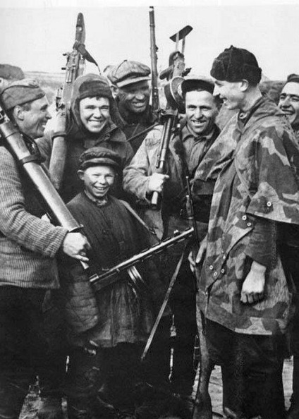 A partizánok a Nagy Honvédő Háború (War) A partizánok a Nagy Honvédő Háború