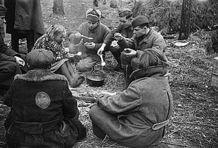 A partizánok a Nagy Honvédő Háború (War) A partizánok a Nagy Honvédő Háború