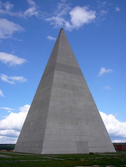 Піраміда на Новоризькому шосе