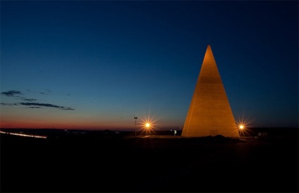 Піраміда на Новоризькому шосе вУкаіни ураганом зруйнована унікальна піраміда