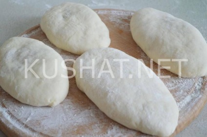 Pogácsákat burgonya húslevest (broth) Pogácsákat burgonya húslevest