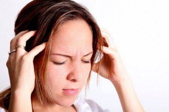 Miért fáj a hajhagymákat, és hogyan kell kezelni a problémát