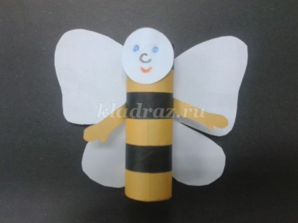 Papírból készült cikkek kezével méh gyerekekkel 3-4 év