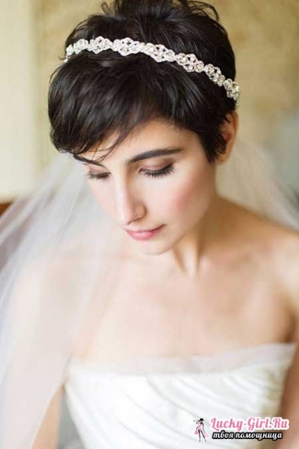 Frizura az esküvőre Hogyan lehet kiválasztani a legjobb hajformázó esküvőre