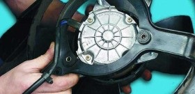 Okai túlmelegedés autó motorja - megszünteti a saját video (a motor) Okai túlmelegedés autó motorja - megszünteti a saját video
