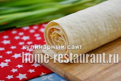 Roll pita a sütőbe csirke recept egy fotó