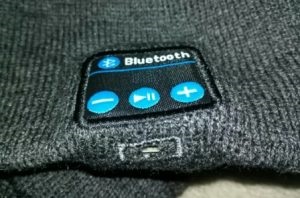 Cap beépített bluetooth headset - felülvizsgálat és hol lehet megvásárolni