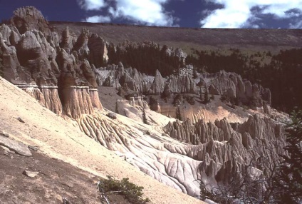 Látens fenyegetés (Pacific tűzrakó) Baljós árnyak