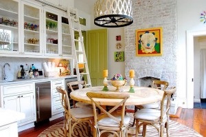 A modern design a fal a konyhában felett étkezőasztal (33 fotó)