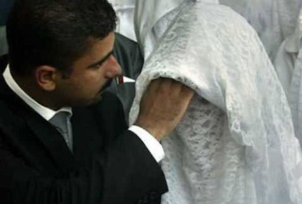 Az esküvő Szaúd-Arábiában végződött botrány, mert a reakció az újonnan létrehozott felesége arcát
