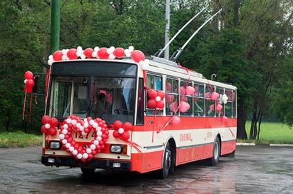 Esküvő a busz, az esküvőn az év