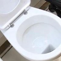 WC egy polc (polc) WC csésze polccal