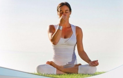 Reggel jóga előnyeit, szabályok, edzés
