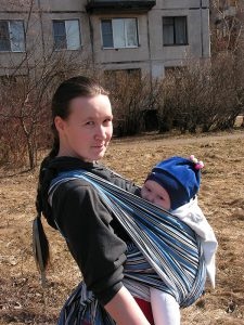 Akev - helyszíni tanácsadás Egyesület szoptatás - hogyan kell szoptatni egy hevederrel