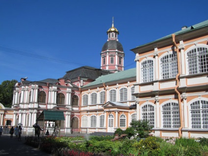 Alexander Nevsky Lavra, Budapest leírás, képek, ami a térképen, mint a (Alexander Nevsky) Alexander Nevsky Lavra, Budapest leírás, képek, ami a térkép
