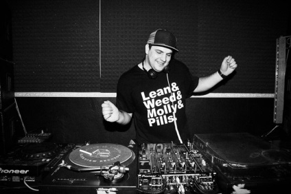 Alex törölték most egy techno cigány (techno) Alex törölték most egy techno cigány