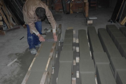 Beton oszlopok a kerítés a kezüket (saját) Beton oszlopok a kerítés kezével