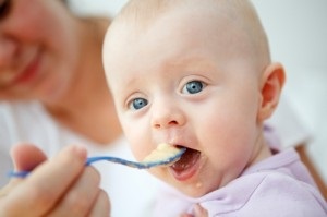 Négy hónapos baba lehet adni továbbá a keverék mesterséges táplálás