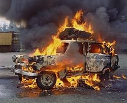 Hozzászólások baleset vagy tűz az autóban, a vezető (jármű) Hozzászólások baleset vagy tűz az autóban, a vezető intézkedések