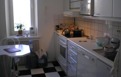emelet kialakítása a konyha (edények, minimalista stílus) emelet kialakítása a konyhában