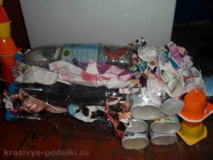 Sárkány készült papírmasé kezük (kézműves készült papírmasé) Sárkány készült papírmasé kezük