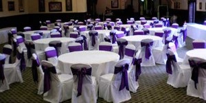 Violet esküvői dekoráció, fotó, forgatókönyv, esküvői helyszín lila szín