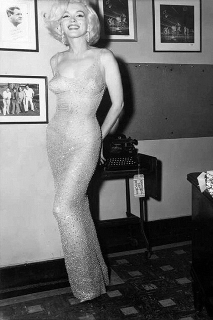 Csupasz „ruha csillag a leginkább felháborító ruhák hírességek történetében Marilyn Monroe, és Barbra