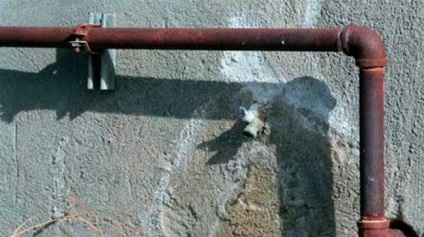 Zümmögő fütyörészve vízcsövek rezegni (csövek) Zümmögő fütyörészve vízvezetékek rezeg