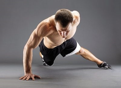 Hogyan kell építeni a bicepsz fekvőtámasz otthon