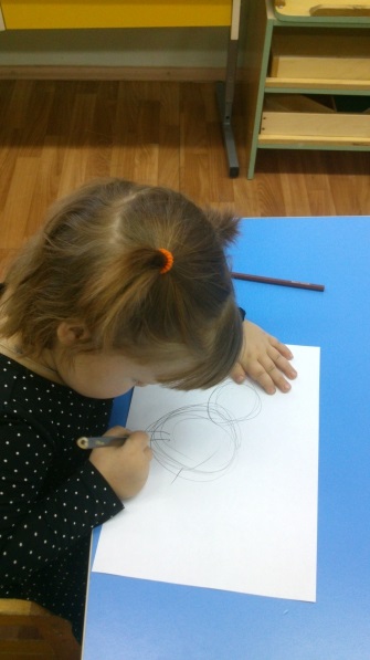 Hogyan kell tanítani a gyermeket, hogy rajzoljon egy kört