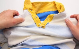 Hogyan vasalni egy inget és póló galléros rajta