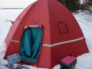 Hogyan hozzunk létre egy sátrat téli halászat Ice 
