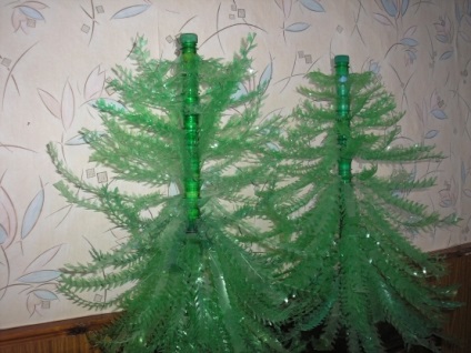 Hogyan készítsünk egy karácsonyfa a műanyag palackok saját kezűleg
