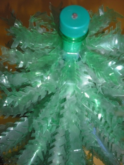 Hogyan készítsünk egy karácsonyfa a műanyag palackok saját kezűleg