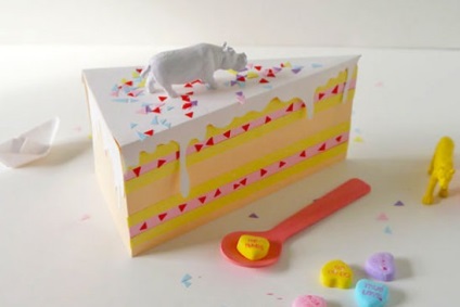 Hogyan készítsünk egy doboz papír hasonló egy torta