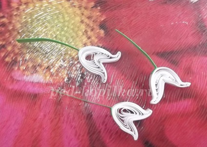 Hogyan készítsünk egy gyöngyvirág a technika Quilling (liliom) Hogyan készítsünk egy gyöngyvirág a Quilling technika