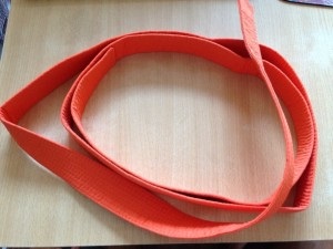 Hogyan készítsünk szíjak vízszintes sáv és a tornatermet, a hazai edző (vízszintes sáv) Hogyan készítsünk szíjak vízszintes sáv, edzőteremmel, otthoni edző