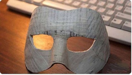 Hogyan készítsünk egy maszk ki papírmasé -, hogy a saját kezébe