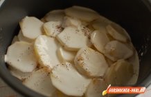 Sült burgonyát tejszínnel és sajttal multivarka lépésről lépésre recept fotók