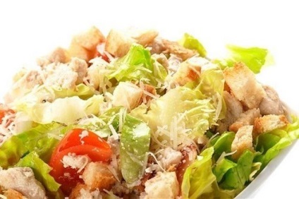 Klasszikus saláta „Caesar” csirkével és parmezánnal recept