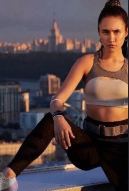 Tanterem láb, mennyit vett szociális hálózatok nike zavarba fotómodell egy új reklámban, egy jó nap (nike) Tanterem láb, mennyit vett szociális hálózatok nike zavarba fotó modell az új reklám, egy jó nap