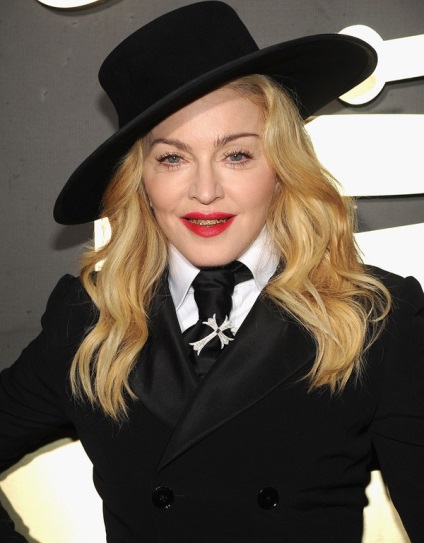 Beauty rettenetes erő Madonna készült plasztikai