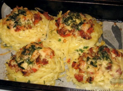 Tészta fészkek húst egy serpenyőben recept fényképpel (fészek) Tészta fészkek húst egy serpenyőben recept egy fotó