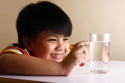 Tudományos kísérletek vízzel gyermekek számára lehetőség