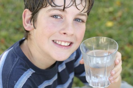 Tudományos kísérletek vízzel gyermekek számára lehetőség