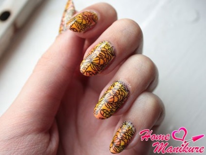 Nail art köröm sajtolás