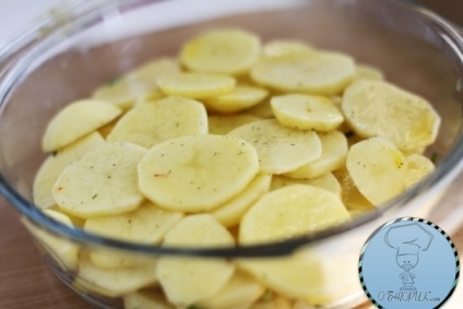 Gomba burgonyával a sütőben egy egyszerű recept egy fotó otthon