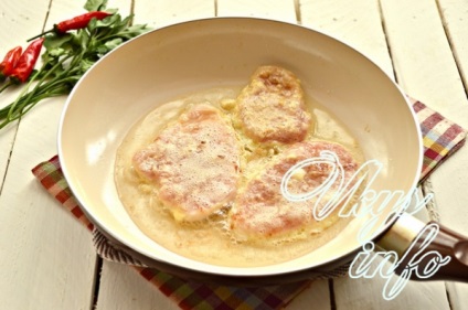 Hússzeleteket csirkemell recept fényképpel (karaj) Hússzeleteket csirkemell recept egy fotó