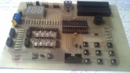 Értékelő tábla mikrokontoller ATmega 8