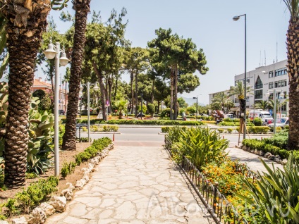 Parkolni Alanya közelében az emlékmű Ataturk